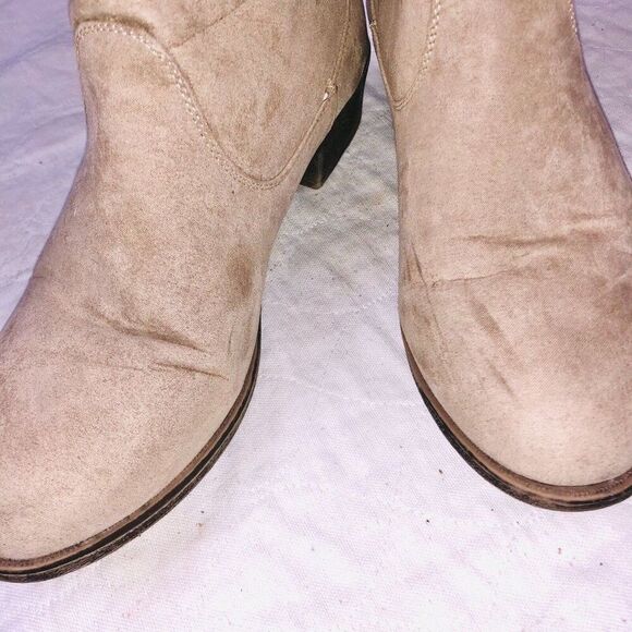 Womens Booties Beige Faux Suede Ankle Boot Zipper Size 8 - Picture 7 of 12